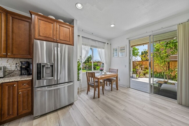 Building Photo - Beautiful Townhome in Chula Vista zz