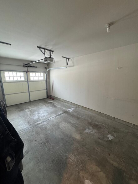 Building Photo - 1 Horseshoe Dr