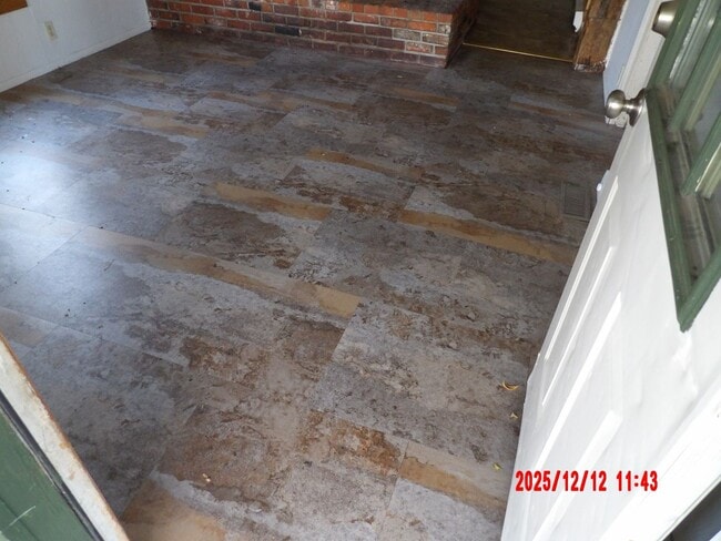 Building Photo - 2 Full Bedroom House with TWO BONUS rooms!