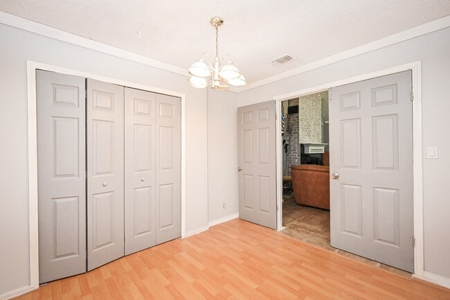 Building Photo - 13102 Richmond Ave.