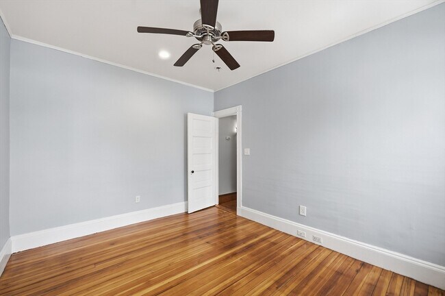 Building Photo - 111 Dustin St