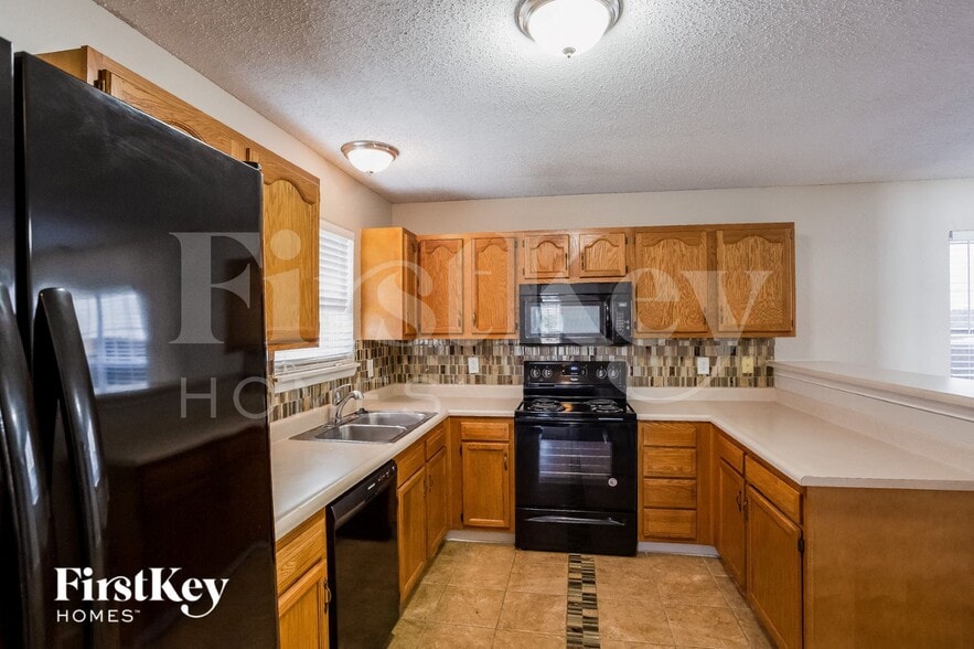 Building Photo - 5967 Liverpool Ln