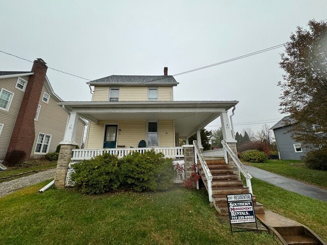 Building Photo - 1st floor Apartment
