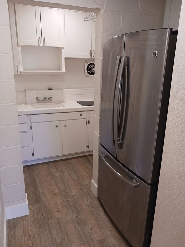 Building Photo - 2 Bedroom Available July 1st Located in Central Davis