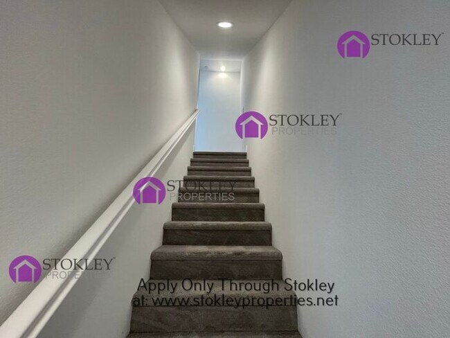 Building Photo - 1543 Longitude Dr