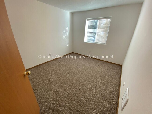 Building Photo - 32554 7th Ave