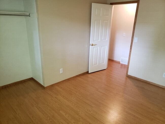 Building Photo - BEAUTIFUL HOME IN BROOMFIELD WITH FENCED IN YARD - AVAILABLE 8/6/26