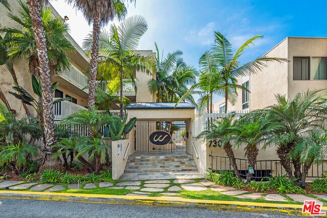 Building Photo - 7301 Vista Del Mar