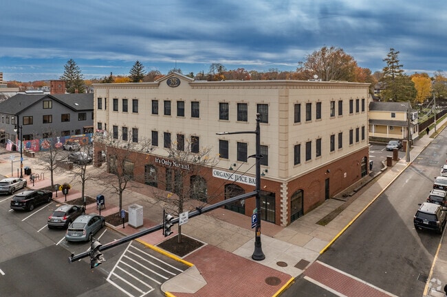 Building Photo - Liberty Commons