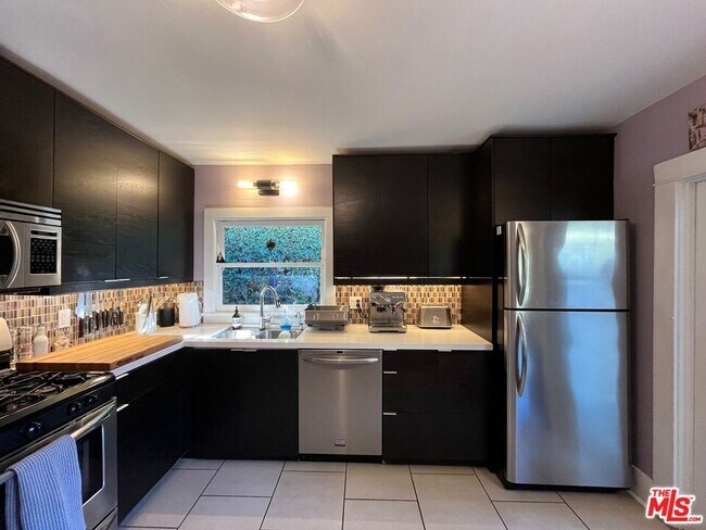 Building Photo - 1315 N McCadden Pl
