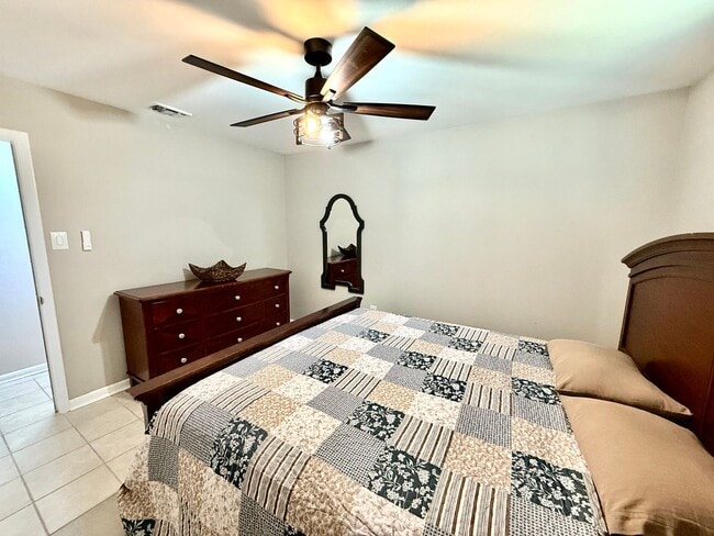 Building Photo - Fully Renovated & Furnished 3BR/2BA Duplex in Southgate – WiFi & Lawn Care Included