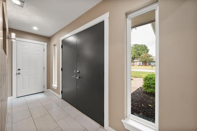 Building Photo - 5806 Village Glen Trail