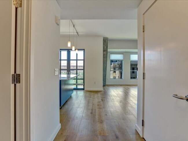 Building Photo - 2125 Bryant St