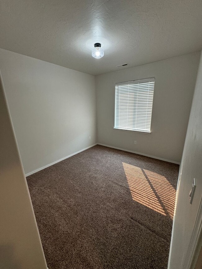 Building Photo - Charming 3-bedroom, 2-bathroom home locate...