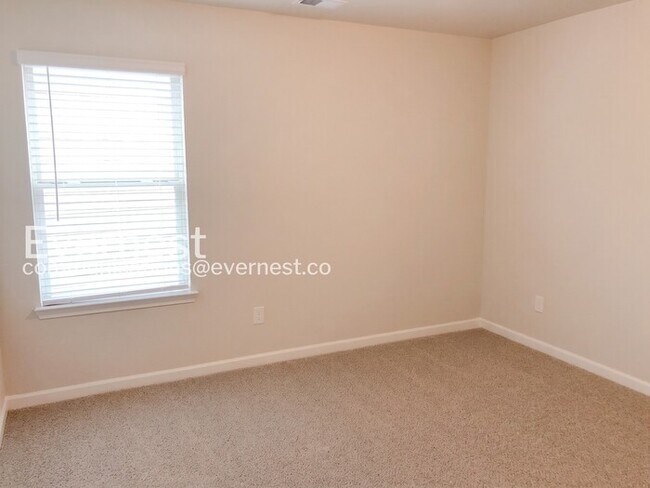Building Photo - 4 Bed/2.5 Bath Home with Garage / Pet-Friendly / Vouchers Accepted / Coming Soon!