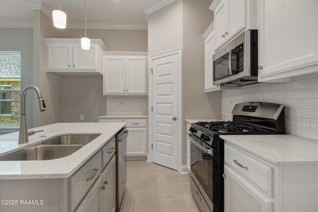 Building Photo - 209 Bennington Ln