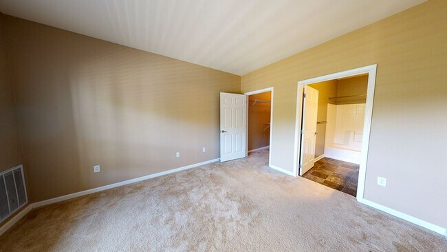 Building Photo - Second Floor Front Facing 2 Bedroom in a Gated Community!