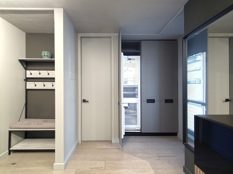 Building Photo - 1 Gold St