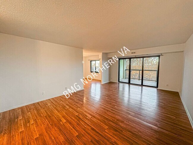 Building Photo - 309 Yoakum Pkwy