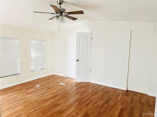 Building Photo - 13 Verbena Ave