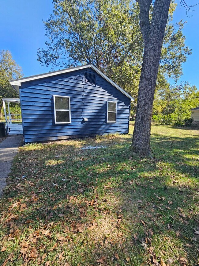 Building Photo - Rental in Jacksonville