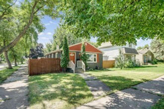 Building Photo - Large 5 Bed | 2 Bath House W/ Fenced Yard ...