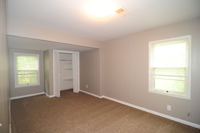 Building Photo - 4110 Broyles Ave SW