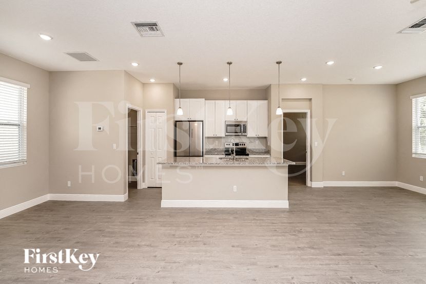 Building Photo - 674 Tobias St