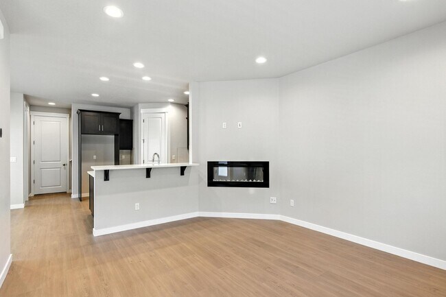 Building Photo - Brand New Townhome in Pleasant Valley Vill...