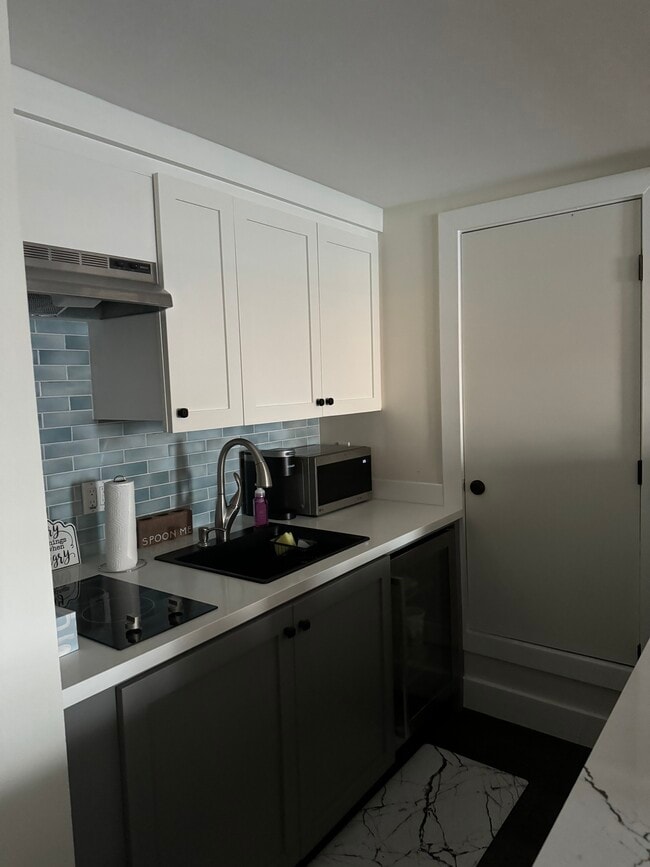 Building Photo - 686 Port Dr