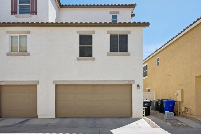 Building Photo - 1319 S Sabino Dr