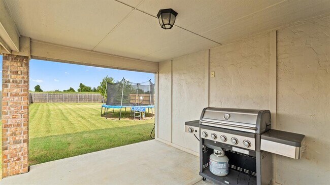 Building Photo - 16316 Drywater Dr