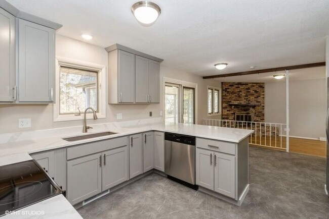 Building Photo - $3,000 | 5 Bedroom, 2.5 Bathroom House | N...
