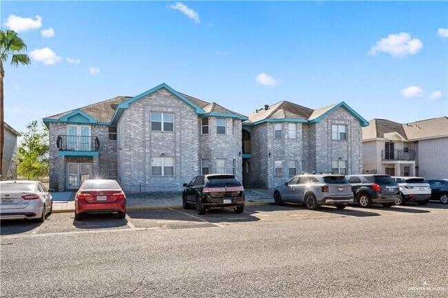 Building Photo - 1802 Oasis Dr