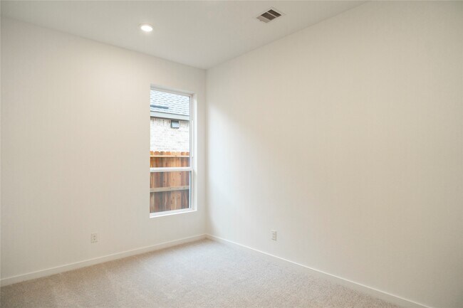 Building Photo - 31026 Sun Vly Dr