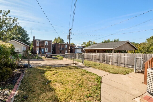 Building Photo - 3946 Fairview Ave
