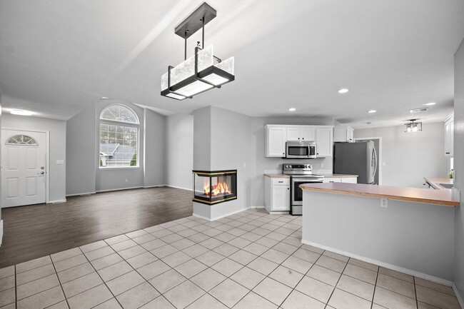 Building Photo - Spacious Latah Valley Home - Gated Community