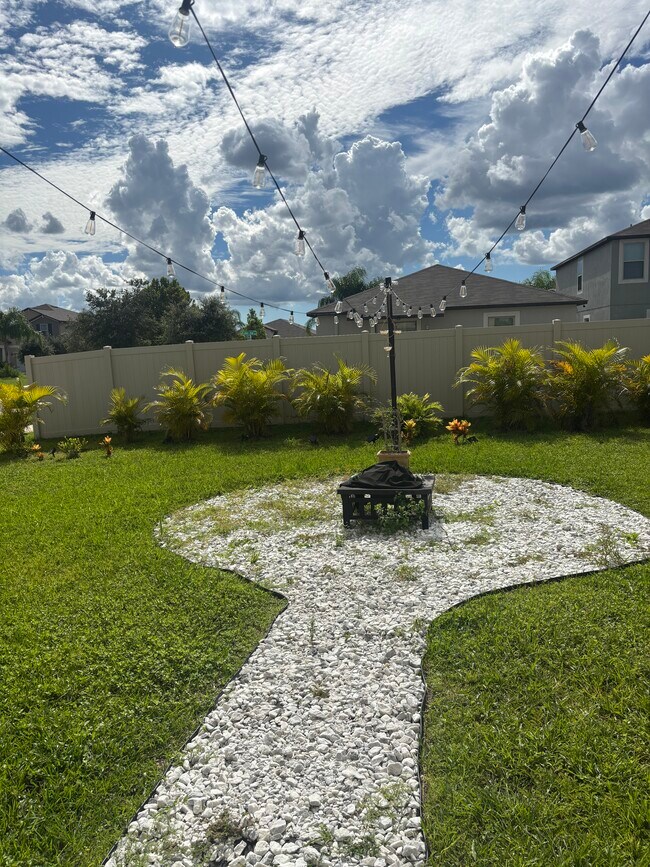 Building Photo - 9663 Channing Hill Dr