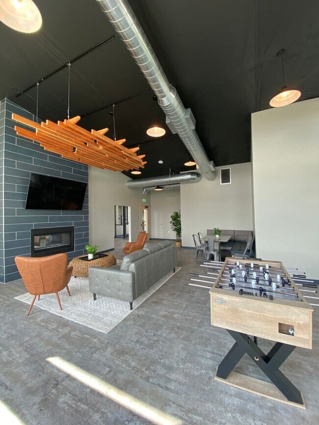 Building Photo - 200 Canyon Pkwy