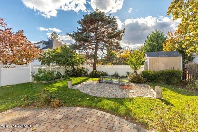 Building Photo - 14 Prospect Ave N