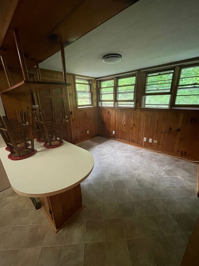 Building Photo - 296 Middle Fork Rd