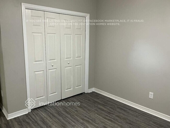 Building Photo - 2346 Somerset Rd