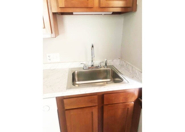 Building Photo - 3255 Bishop St