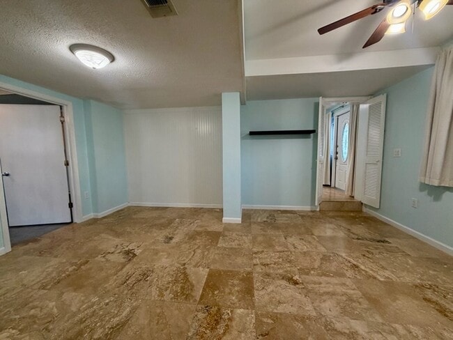 Building Photo - 723 Sailfish Dr