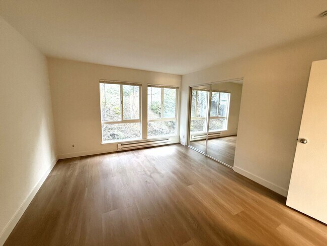 Building Photo - TWO BEDROOM END UNIT TWO-STORY CONDO WITH GREAT VIEWS IN SAN RAFAEL