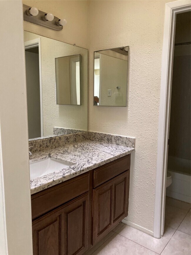 Building Photo - 2601 S Braeswood Blvd