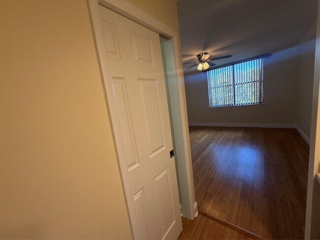 Building Photo - 2660 Carambola Cir N