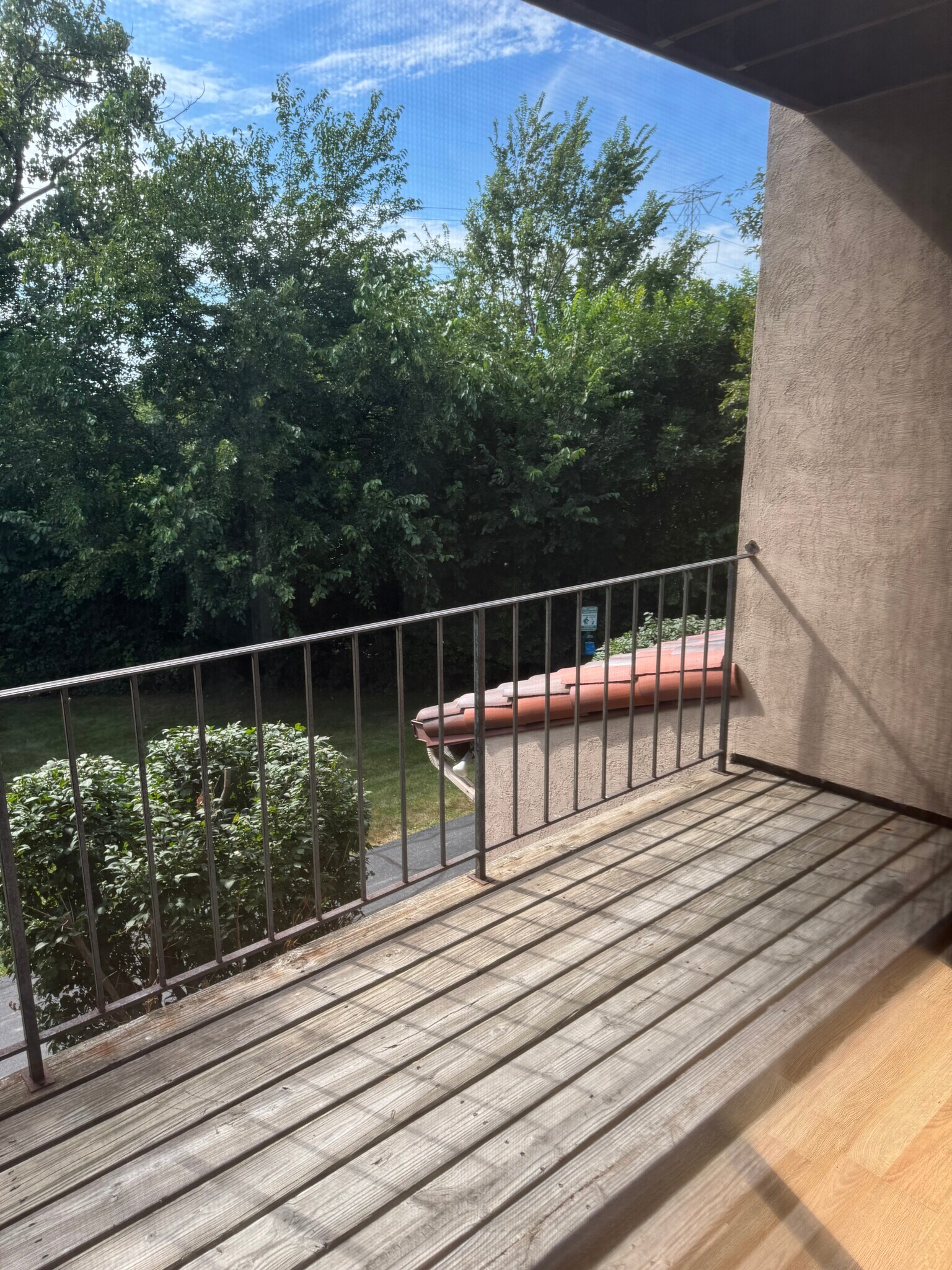 Balcony 14x5 - 21W581 North Ave