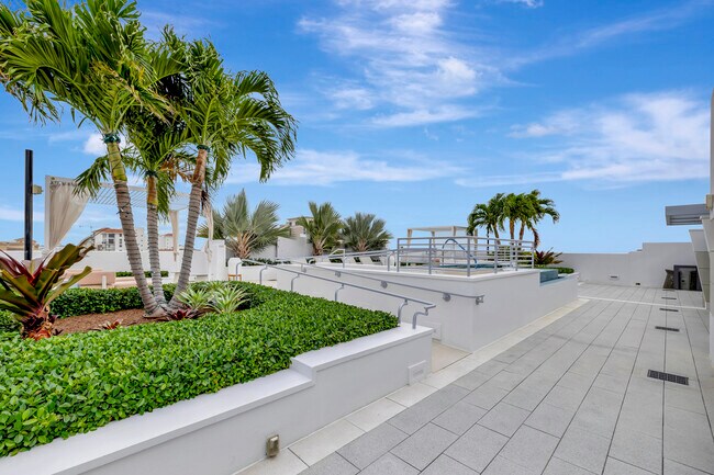 Building Photo - 155 E Boca Raton Rd