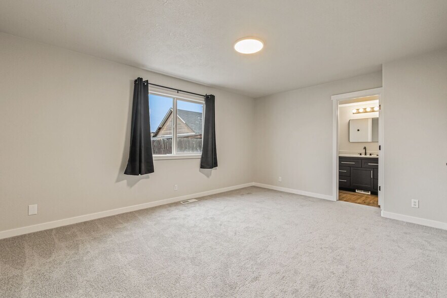 Building Photo - 11035 W Halstead Ct